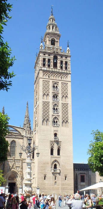 A photograph of the actual La Giralda Tower.